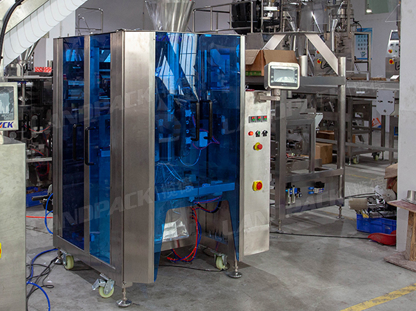 liquid pouch filling and sealing machine